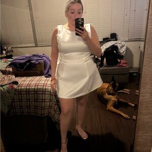 Elegant White Sleeveless Dress